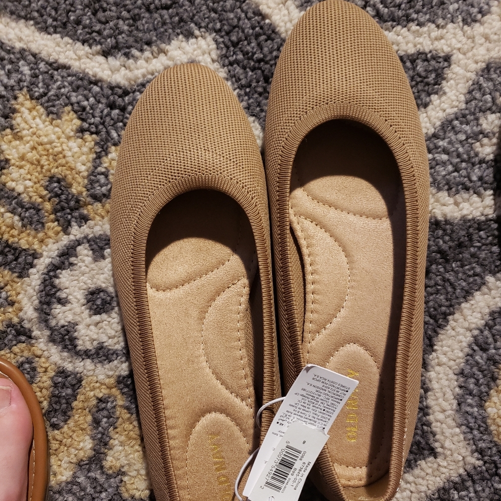 Old navy flats NEW size 8